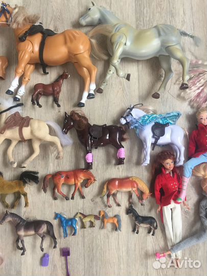 Фигурки лошадок, куклы/наездницы
