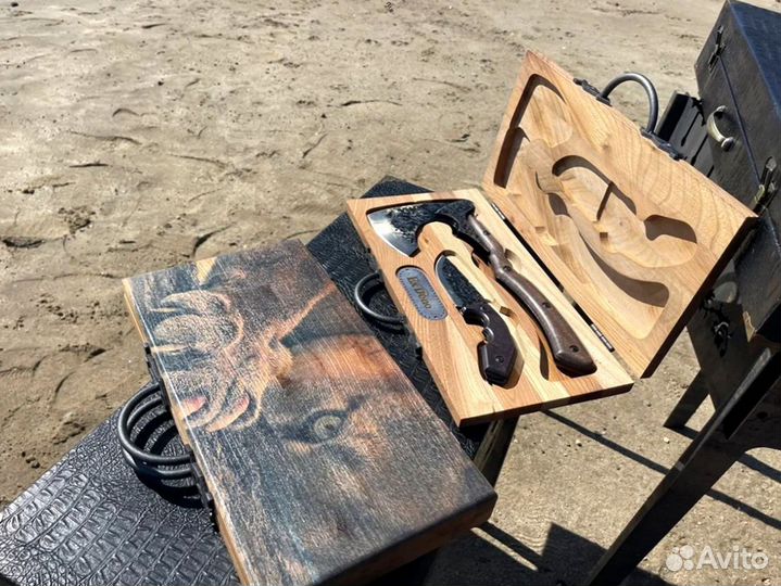 Топор и нож в кейсе из массива дерева карагач