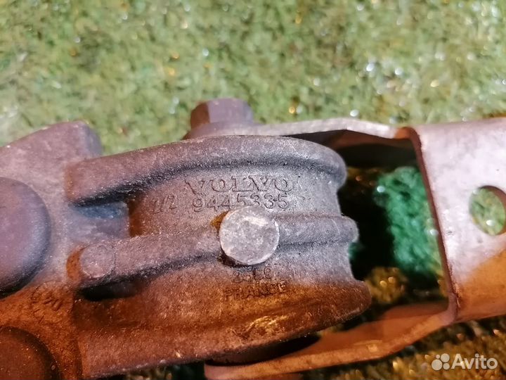 Опора кпп (подушка) 9445335 Volvo S60 V70 XC70 XC9
