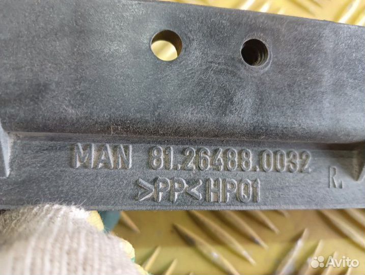 Кронштейн бачка омывателя Man Tgs