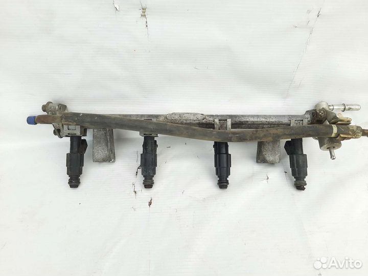 Рампа топливная Ford мондео 2 1.6