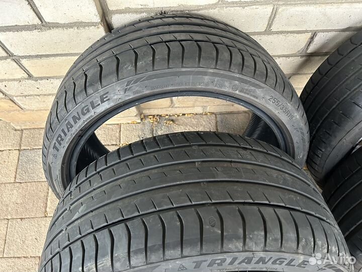 Triangle EffeXSport TH202 225/40 R19 и 255/35 R19