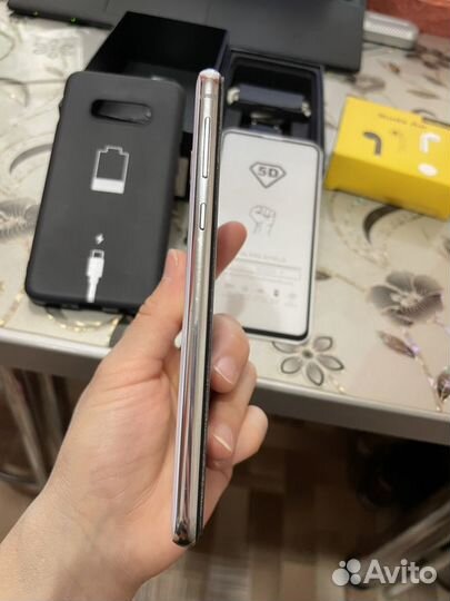 Samsung Galaxy S10e, 6/128 ГБ