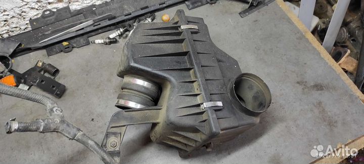 Корпус воздушного фильтра BMW 7 e32 750i двс