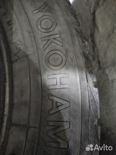 Yokohama Advan Sport V107 215/60 R16