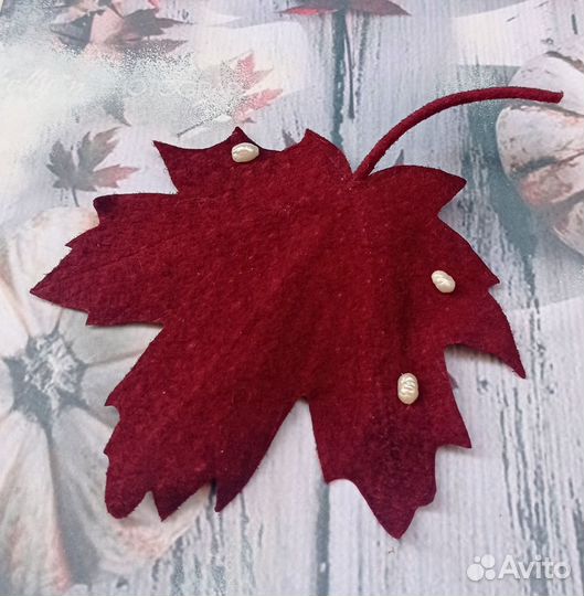 Брошь из замши Клён. Бархатная осень 2