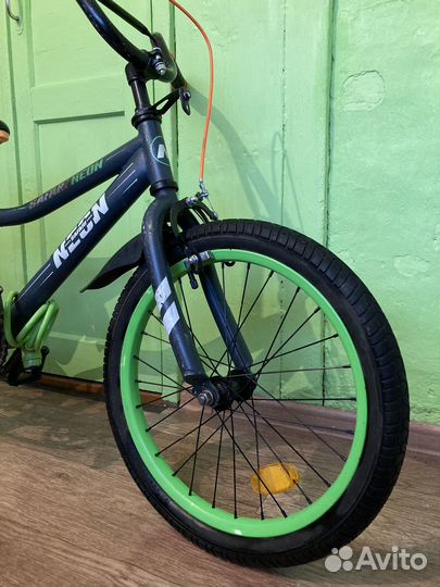 Велосипед safari proff neon. Диаметр 18 дюймов