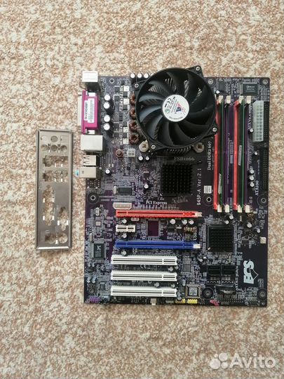 Материнская плата с процессором и памятью