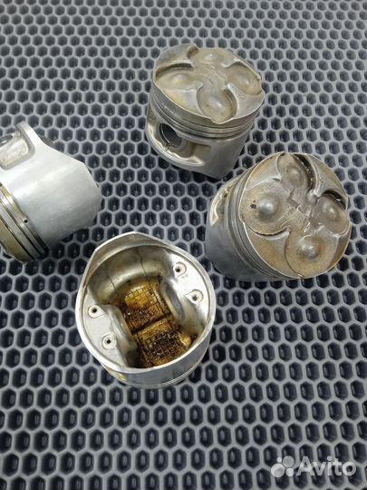 Kawasaki ZL750 поршень