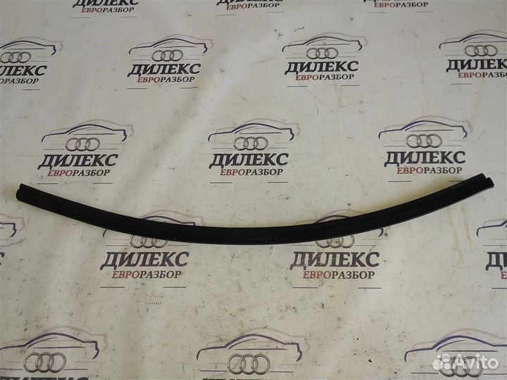 Уплотнитель стекла двери Audi Q5