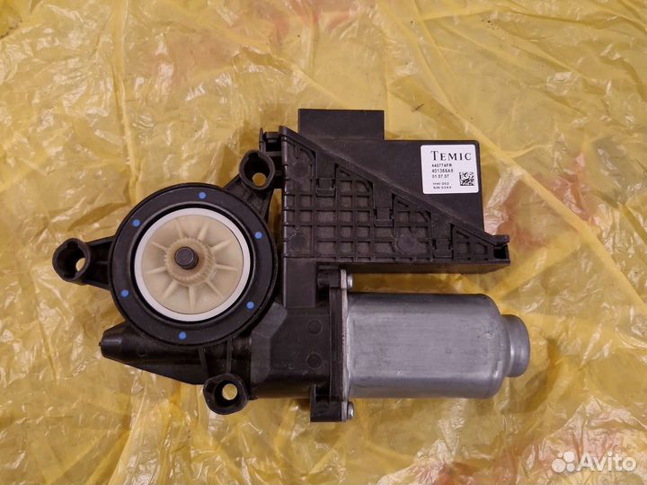 Моторчик стеклоподъемника VAG