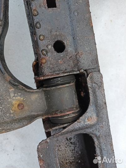 Передний подрамник на Opel Astra G