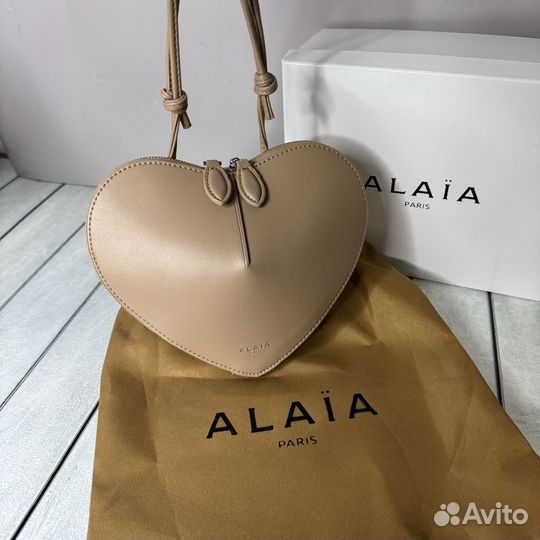 Сумка Alaia сердце бежевая