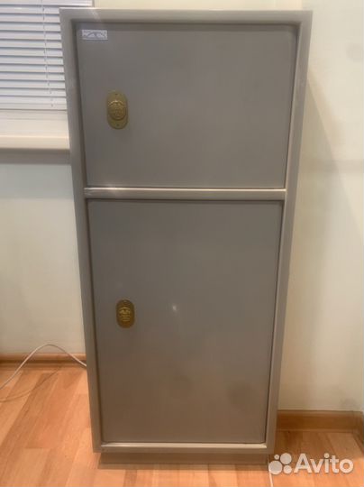 Сейф металлический офисный