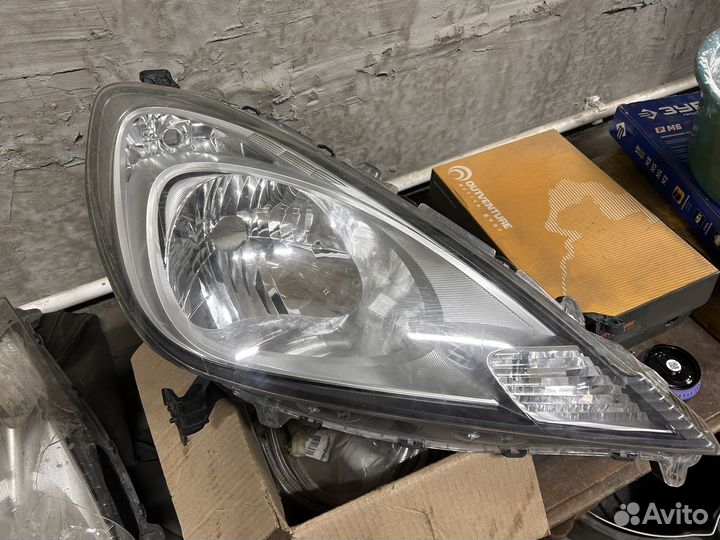 Правая передняя фара honda fit ge8