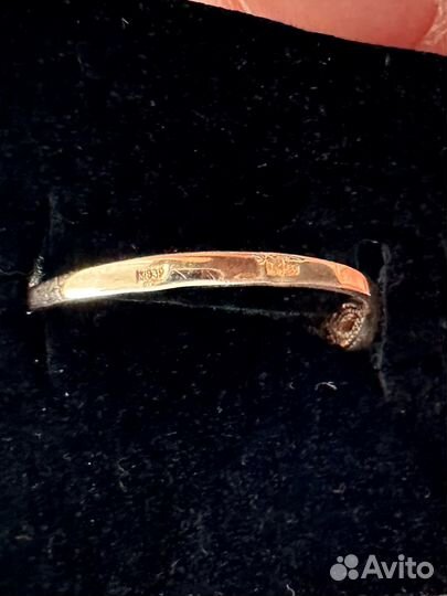 Золотое колльцо с топазом