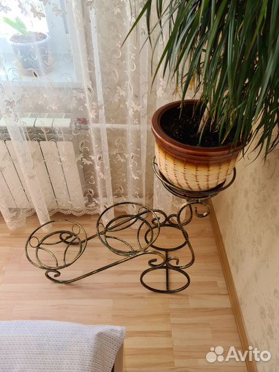 Подставка для цветов напольная металлическая