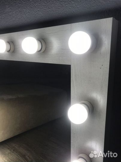 Гримерное зеркало 90*90 см в наличии