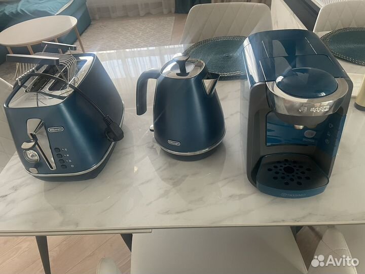 Чайник и тостер Delonghi