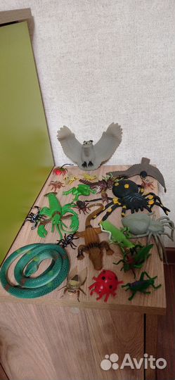 Фигурки животных (насекомые, рептилии, птицы)