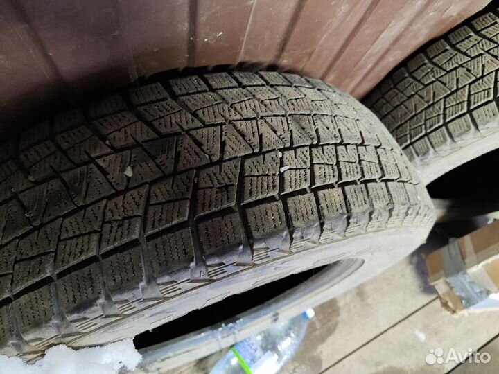 Bridgestone Blizzak DM-V2 215/70 R17