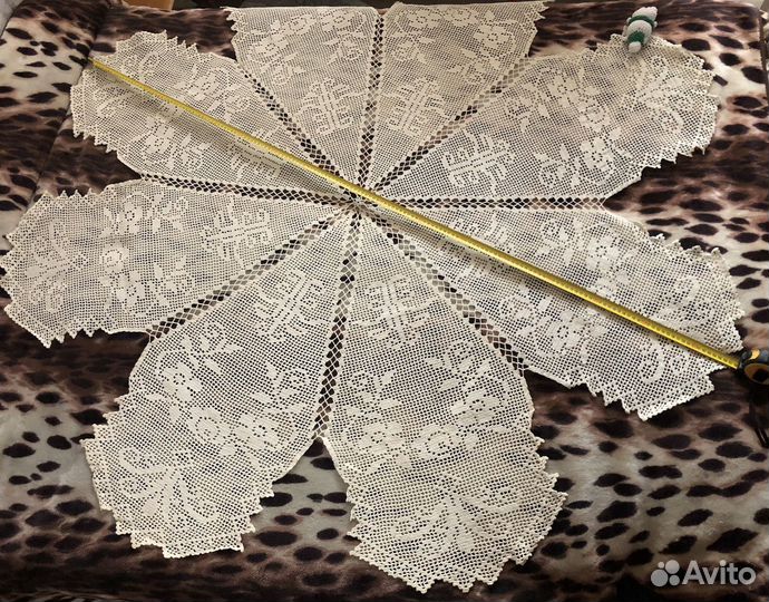 Скатерть клиньями, связанная крючком