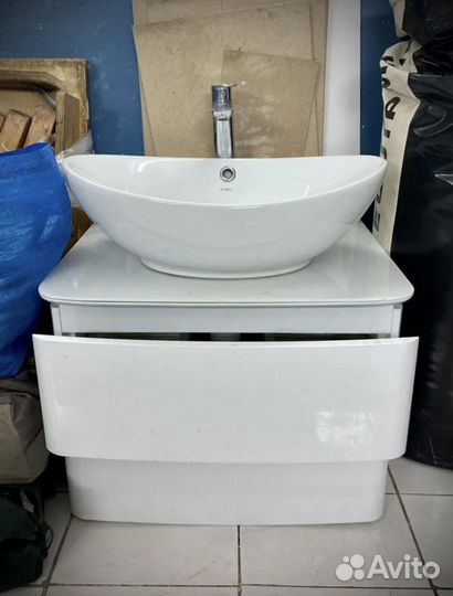 Раковина с тумбой для ванны