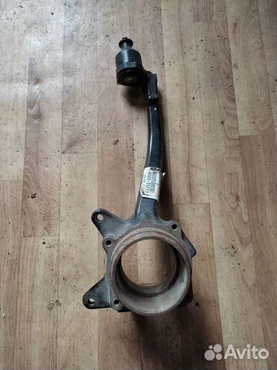 Поворотный кулак правый Land Cruser Prado 90