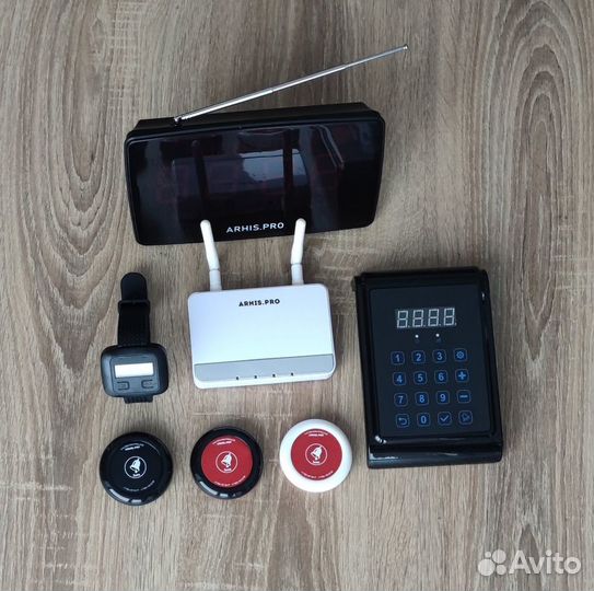 Кнопки вызова официанта с часами в оссортименте