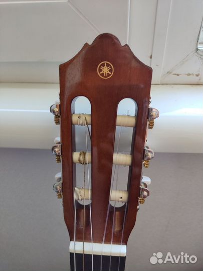 Классическая гитара Yamaha с 40