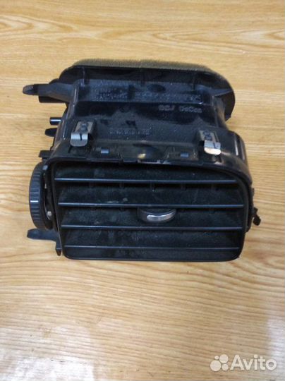 Дефлектор воздушный правый Volkswagen Polo sedan