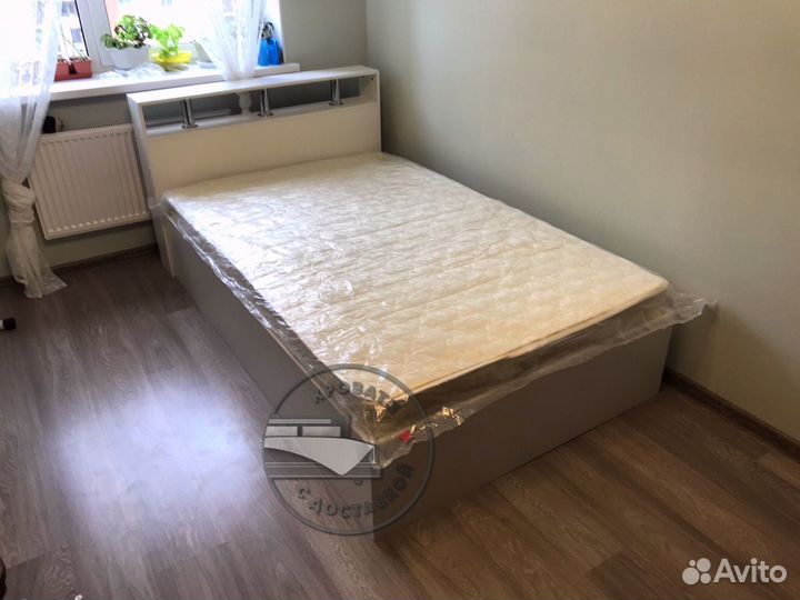 Кровать с матрасом