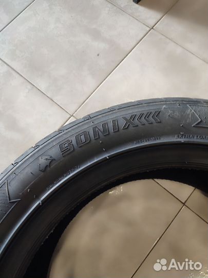 Sonix Prime UHP 08 215/50 R17