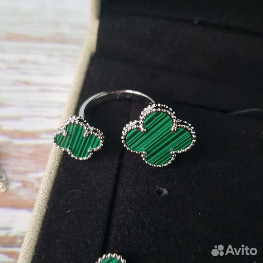 Украшения в стиле Van Cleef