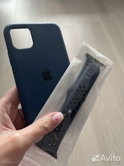 Чехол на iPhone 11 с ремешком