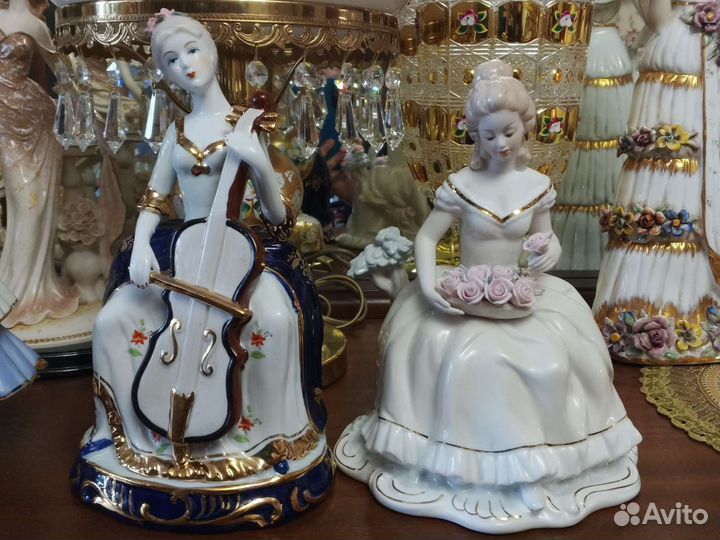 Статуэтка дама фарфор