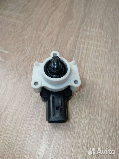 Датчик дорожного просвета Subaru 84031FG000 задний