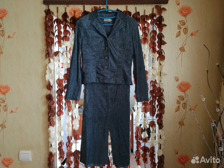 Костюм женский, пиджак и длинная юбка. Россия