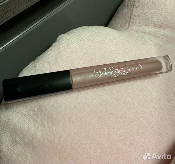 Жидкая матовая помада Huda Beauty Muse б/у