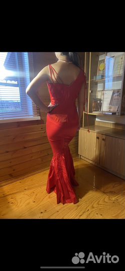 Вечернее красное платье