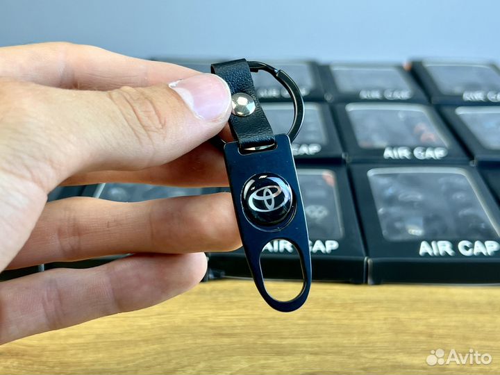 Брелок и колпачки на ниппель на любой автомобиль