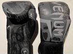 Боксерские перчатки venum