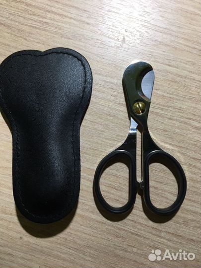 Ножницы и чехол для сигар