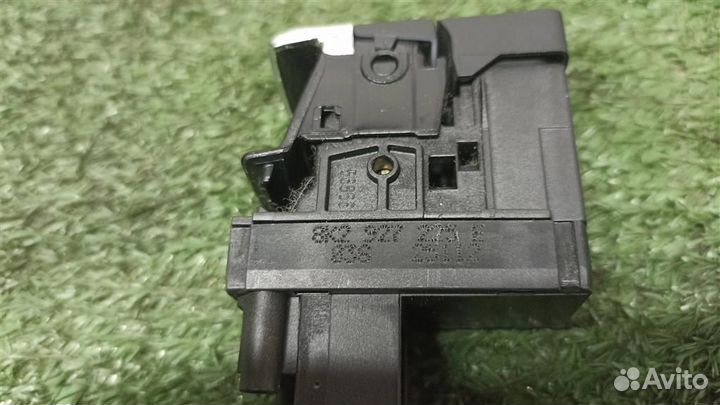 Кнопка стояночного тормоза Audi A4 (B8) 2007-2015