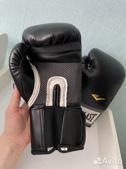 Боксерские перчатки everlast 10 oz