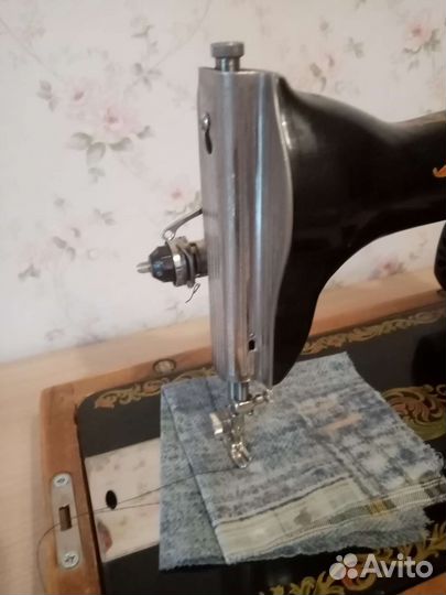 Швейная машина Зингер