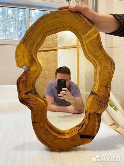Зеркало овальное в раме из массива