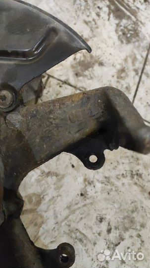 Кулак передний правый skoda octavia 2 a5