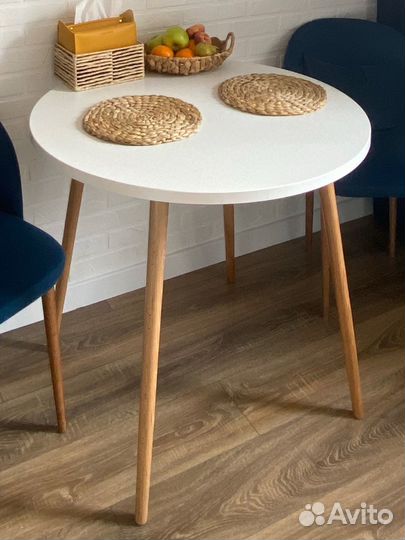 Кухонный стол