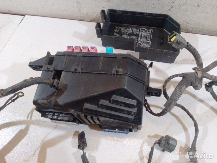 Блок предохранителей под капот Kia Rio A5D 2001